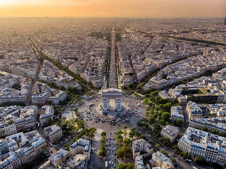 View of Arc de Triomphe